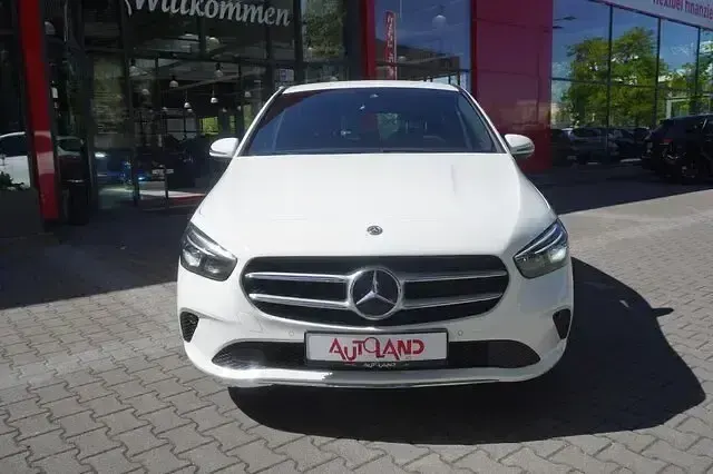 Gebraucht Mercedes B250 Progressive 224 PS (164 kW) 2019 Weiß Van / Kleinbus