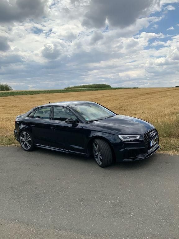 Blau Gebraucht 2018 Audi RS3 Comfort Limousine | 35.300 € (Superpreis) - Bild 1/4