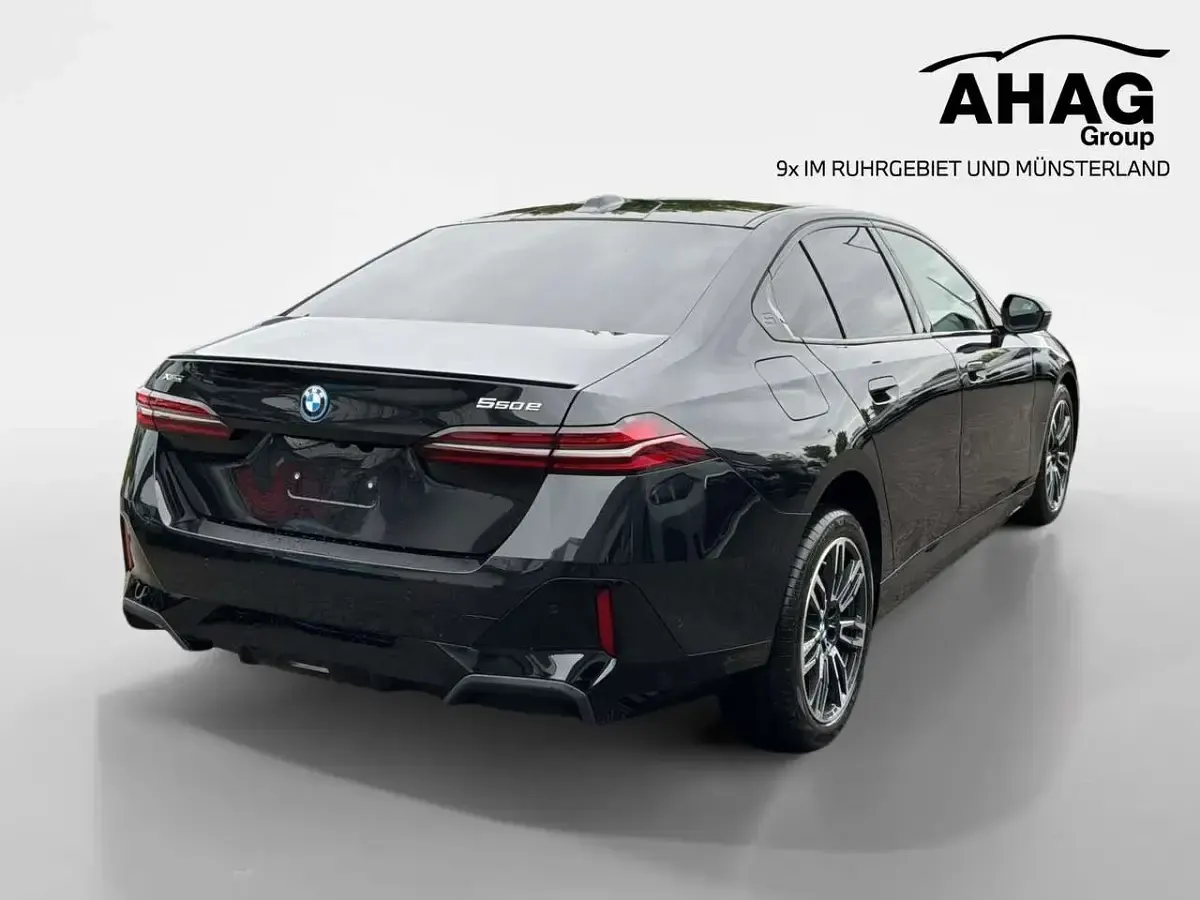 Neu BMW 550e Sport Line 489 PS (359 kW) 2026 Saphirschwarz Limousine
