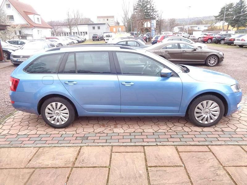 Gebraucht Skoda Octavia Elegance 150 PS (110 kW) 2015 Blau Kleinwagen