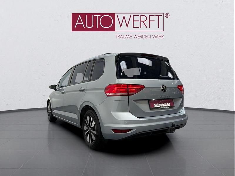 Gebraucht VW Touran Move 150 PS (110 kW) 2024 Silber Van / Kleinbus