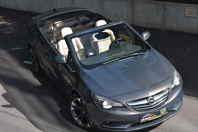 Grau Gebraucht 2016 Opel Cascada Innovation Cabrio | 12.500 € (Fairer Preis) - Bild 1/4