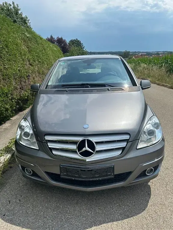 Gebraucht Mercedes B200 136 PS (100 kW) 2009 Grau Van / Kleinbus
