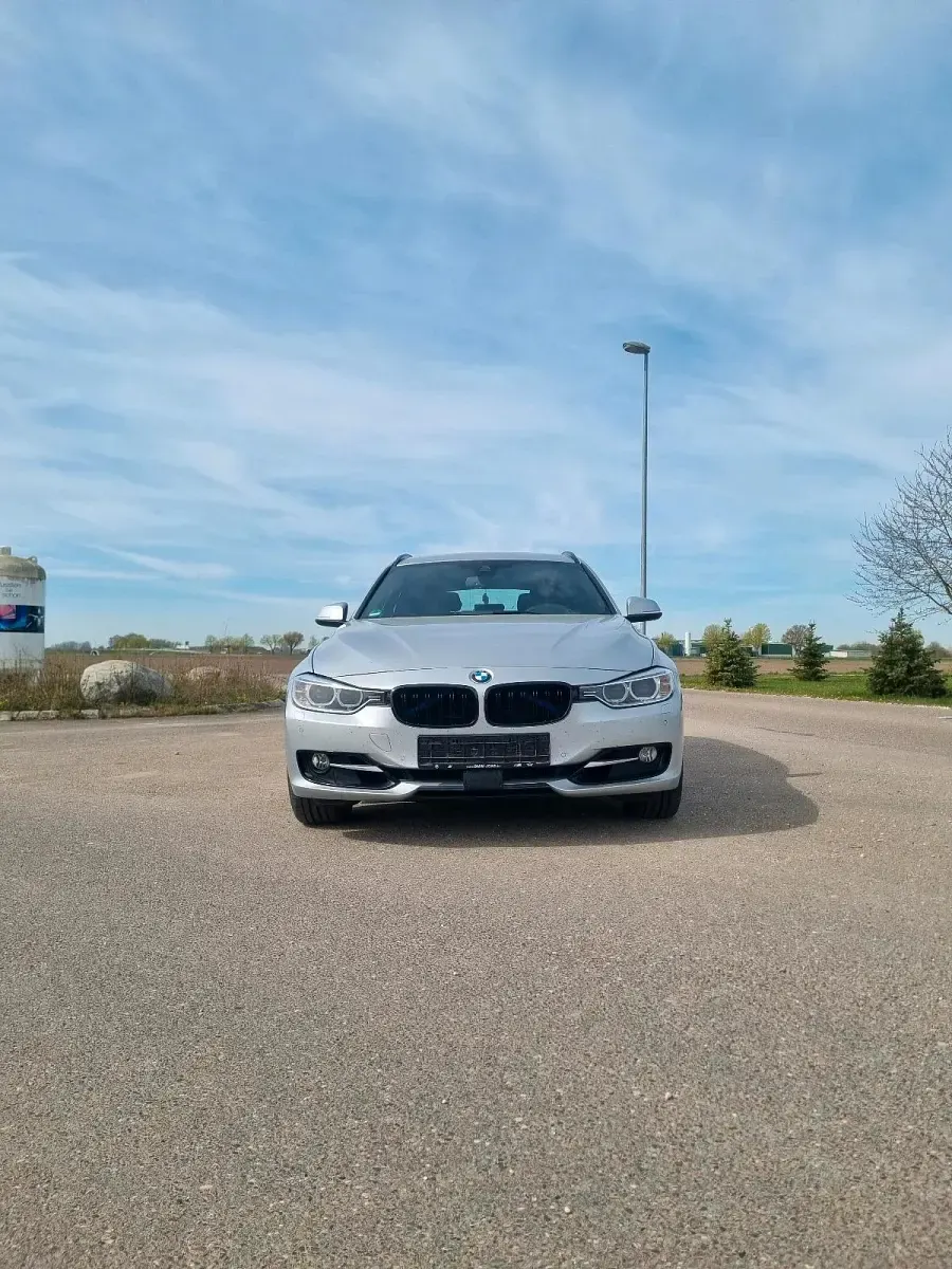 Gebraucht BMW 330 Comfort Edition 258 PS (189 kW) 2014 Silber Kombi