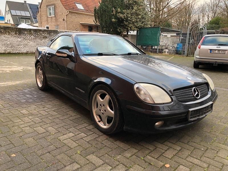 Gebraucht Mercedes SLK230 197 PS (144 kW) 2002 Schwarz Cabrio