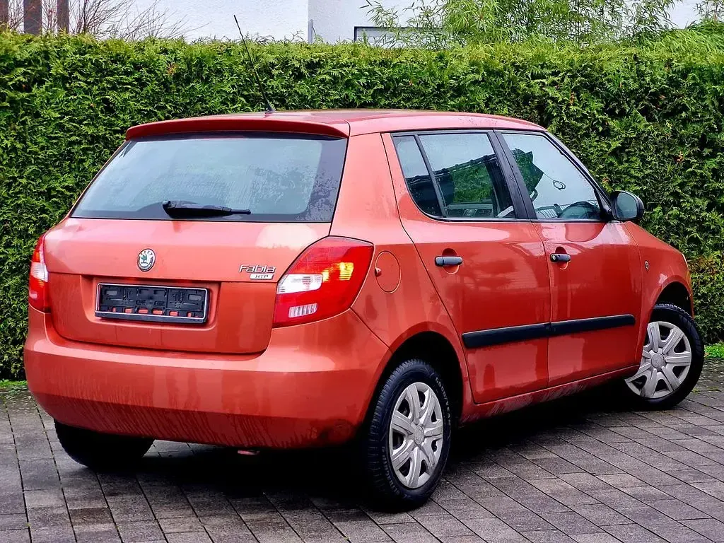 Gebraucht Skoda Fabia Classic 60 PS (44 kW) 2010 Orange Limousine