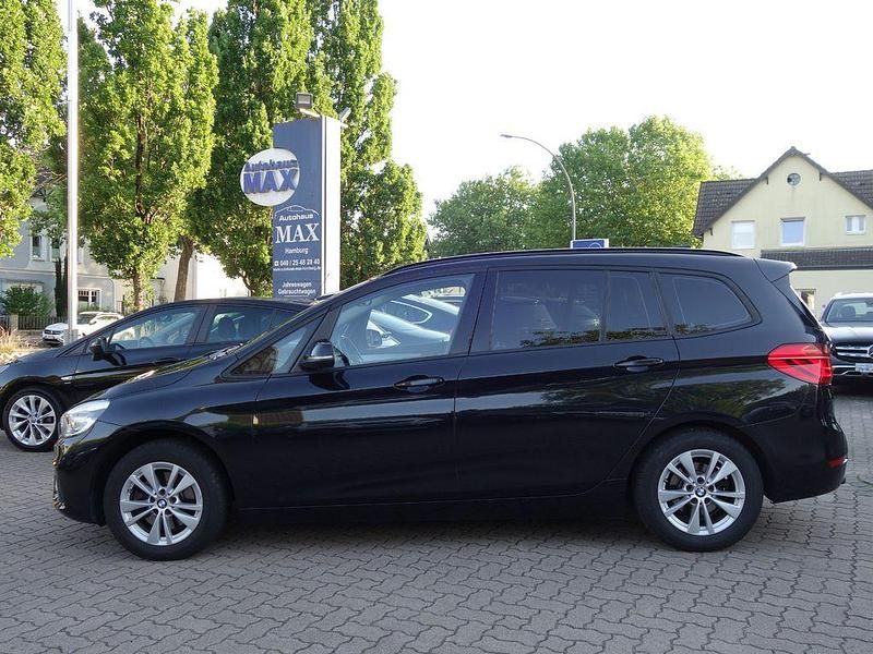 Schwarz Gebraucht 2017 BMW 218 Gran Tourer Advantage Van / Kleinbus | 12.999 € (Fairer Preis) - Bild 1/4