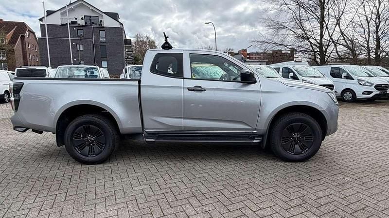 Gebraucht Isuzu D-Max 163 PS (119 kW) 2022 Grau SUV