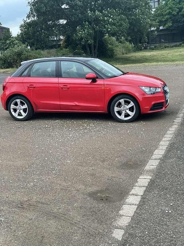 Rot Gebraucht 2012 Audi A1 Attraction Kleinwagen | 5.600 € (Guter Preis) - Bild 1/4