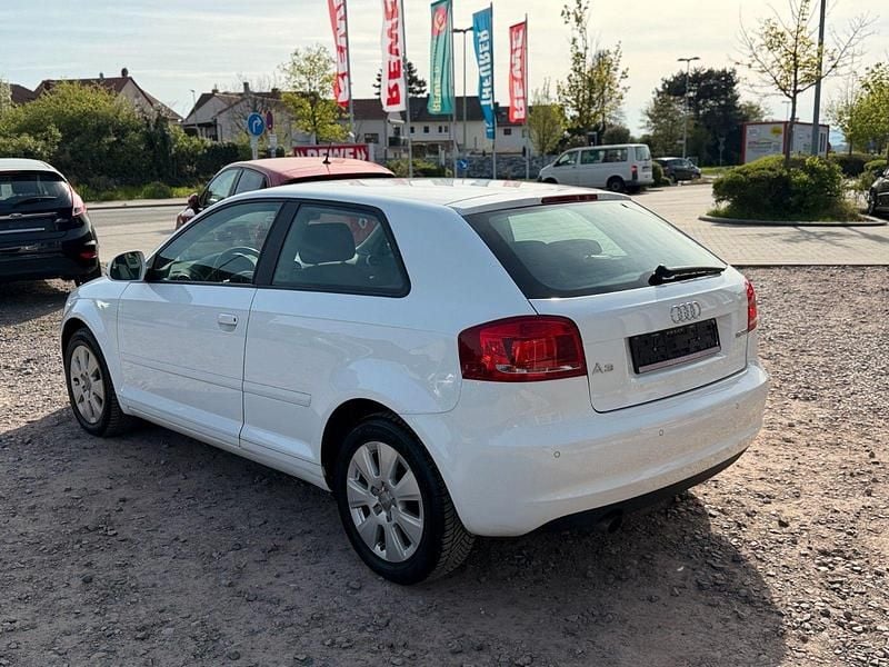 Gebraucht Audi A3 Attraction 105 PS (77 kW) 2011 Weiß Kleinwagen