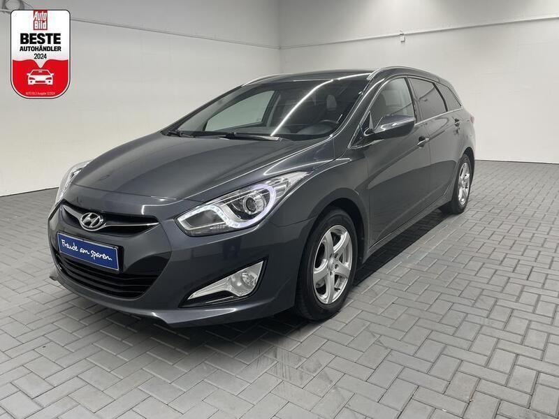 Grau (stone gray) Gebraucht 2012 Hyundai i40 Edition Kombi | 8.480 € (Etwas zu teuer) - Bild 1/4