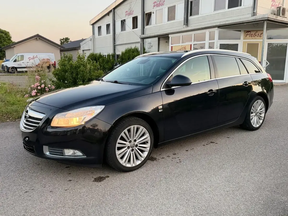 Gebraucht Opel Insignia 160 PS (117 kW) 2013 Schwarz Kombi