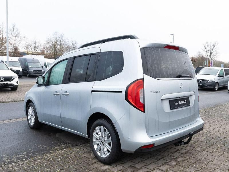 Gebraucht Mercedes T180 Progressive 116 PS (85 kW) 2025 Silber Van / Kleinbus