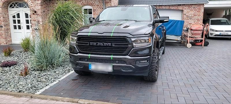 Schwarz Gebraucht 2020 RAM 1500 Abholung | 49.000 € - Bild 1/4