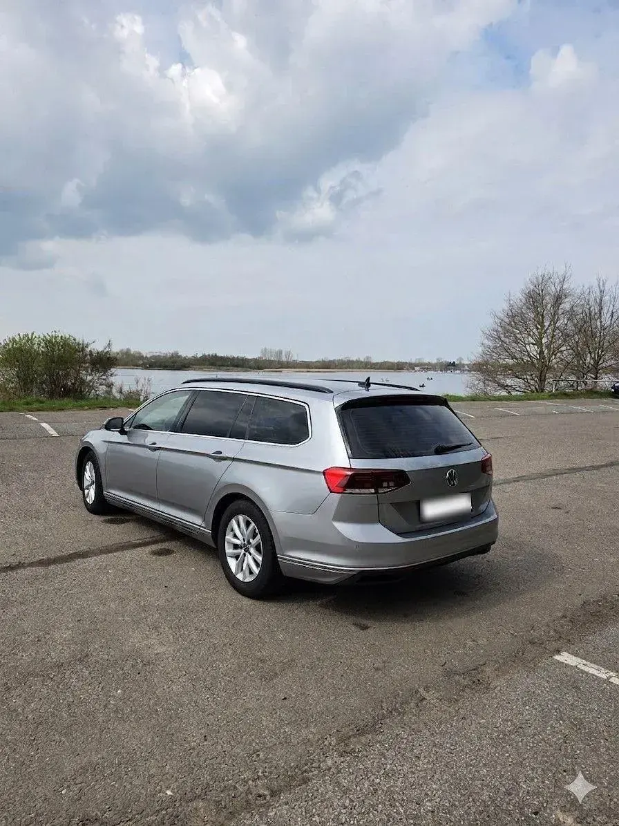 Gebraucht VW Passat 150 PS (110 kW) 2022 Silber Kombi