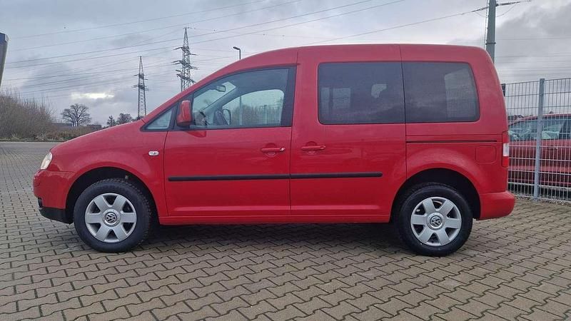 Second-hand VW Caddy Life 80 CP (58 kW) 2009 Roșu Monovolum