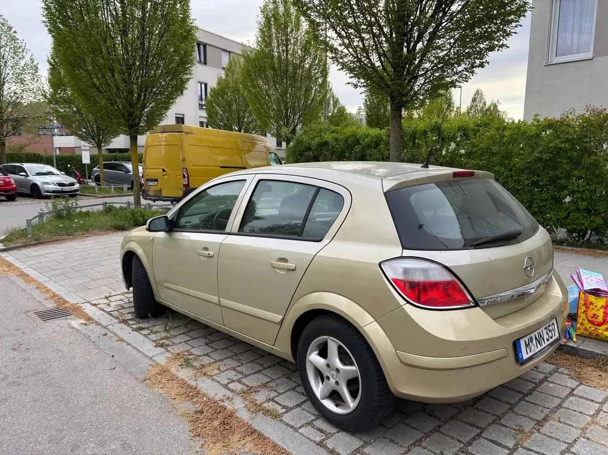 Gebraucht Opel Astra 105 PS (77 kW) 2004 Gold Limousine