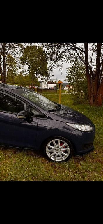 Gebraucht Ford Fiesta Ambiente 60 PS (44 kW) 2016 Blau Kleinwagen