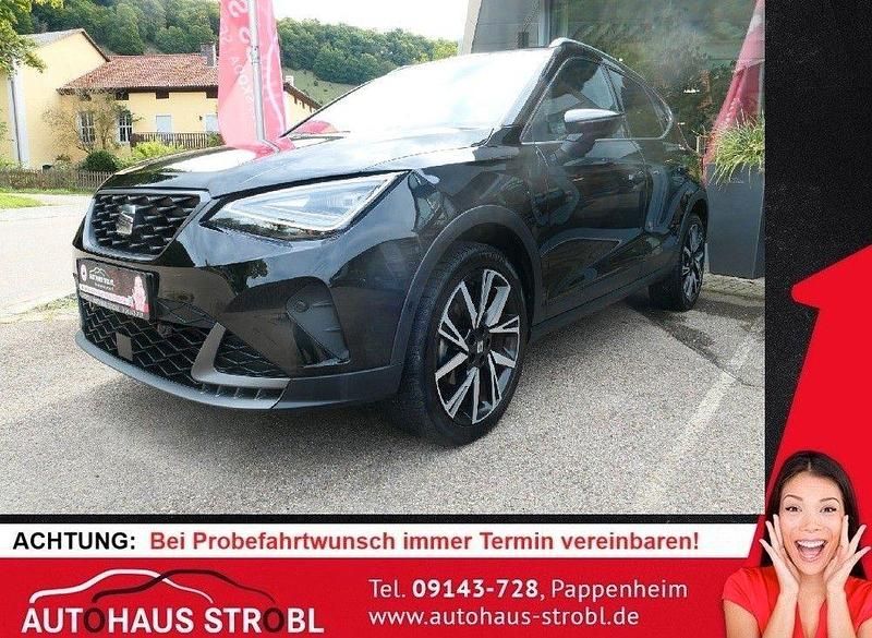 Mythosschwarz (metallic) Gebraucht 2022 Seat Arona FR-Line SUV | 19.350 € (Fairer Preis) - Bild 1/3