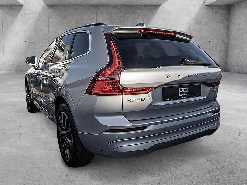 Gebraucht Volvo XC60 Core 197 PS (144 kW) 2023 Silber SUV