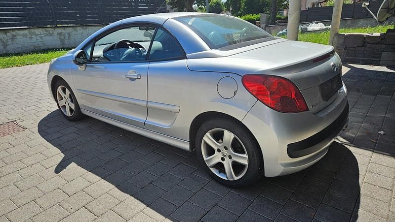 Gebraucht Peugeot 207 CC 109 PS (80 kW) 2008 Silber Cabrio