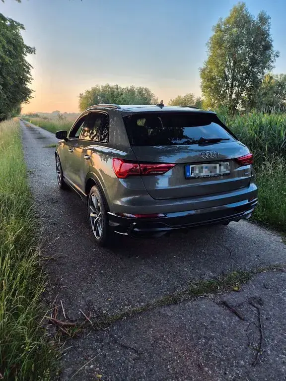 Gebraucht Audi Q3 S-Line 190 PS (139 kW) 2019 Grau SUV