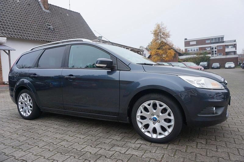 Gebraucht Ford Focus Style 101 PS (74 kW) 2009 Grau Kombi