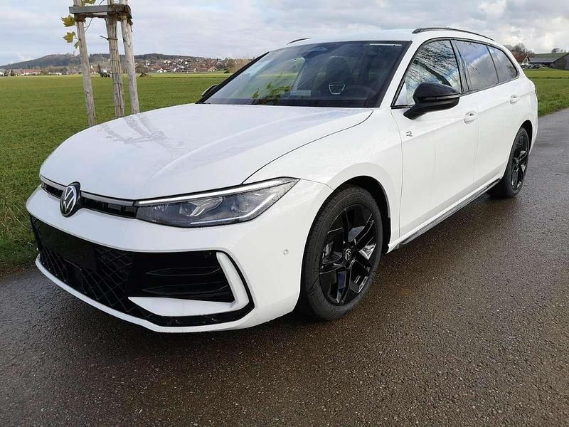 Candyweiß Neu 2025 VW Passat R-line Kombi | 49.140 € (Fairer Preis) - Bild 1/3