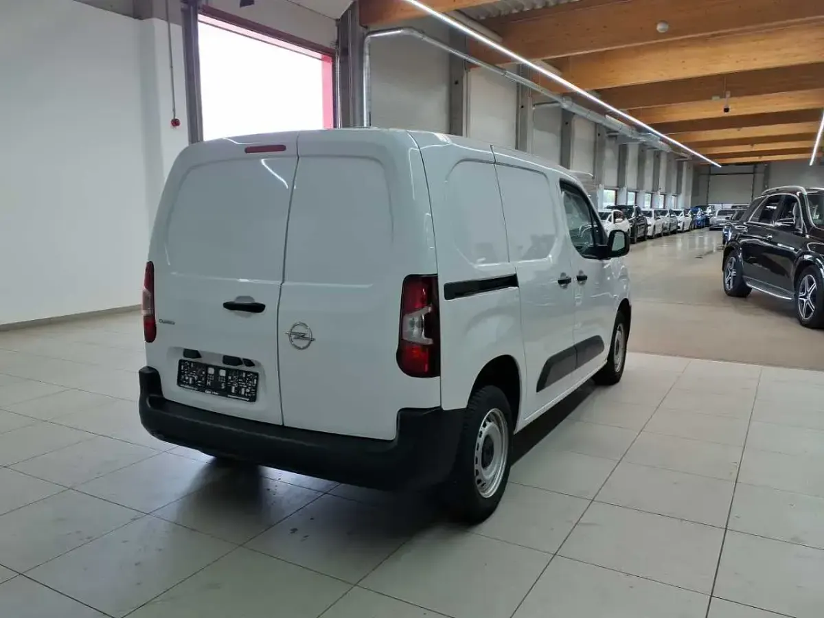 Gebraucht Opel Combo 102 PS (75 kW) 2024 Kaolin weiß Van / Kleinbus