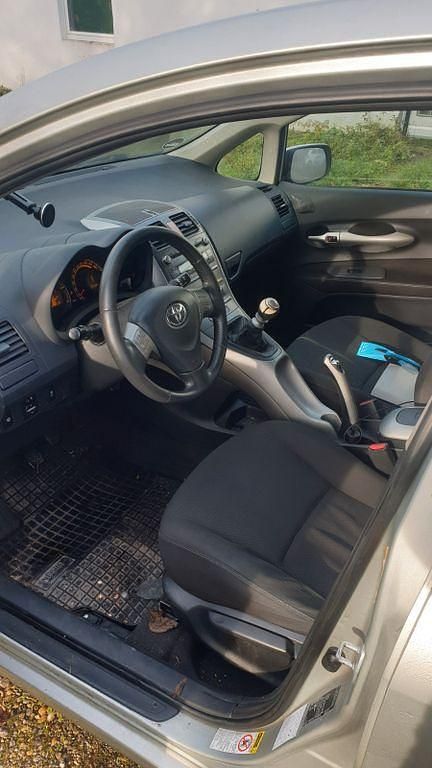 Beige Gebraucht 2007 Toyota Auris Limousine | 1.500 € (Guter Preis) - Bild 1/4