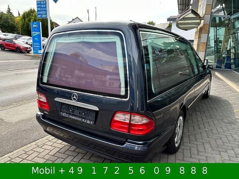 Gebraucht Mercedes E220 143 PS (105 kW) 2002 Schwarz Kombi
