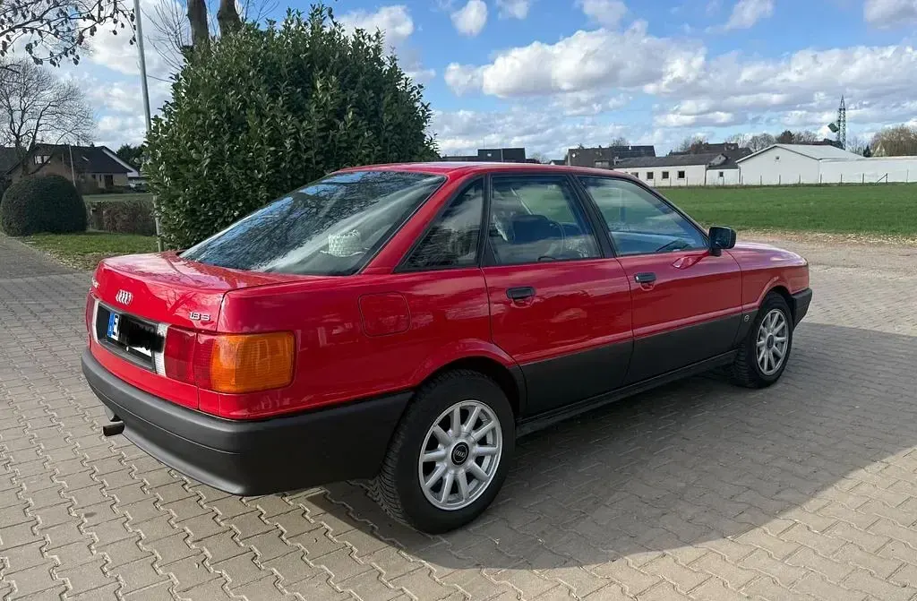 Käytetty Audi 80 Design 90 HP (66 kW) 1990 Punainen Sedan
