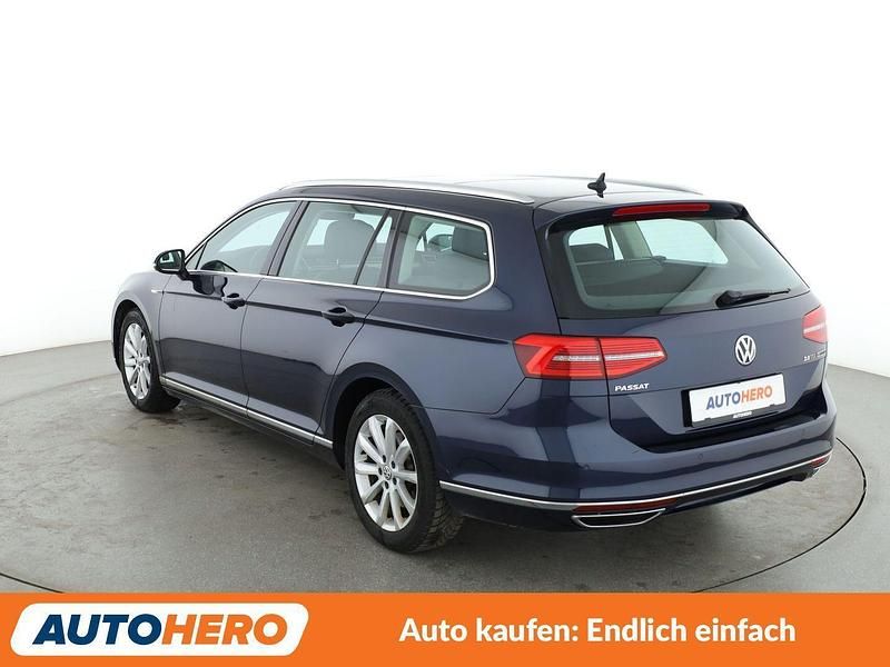 Gebraucht VW Passat Highline 240 PS (176 kW) 2015 Blau Kombi