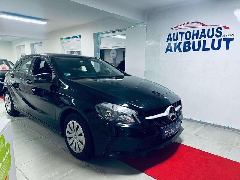 Nachtschwarz unilack Gebraucht 2018 Mercedes A180 Kleinwagen | 15.950 € (Fairer Preis) - Bild 1/4