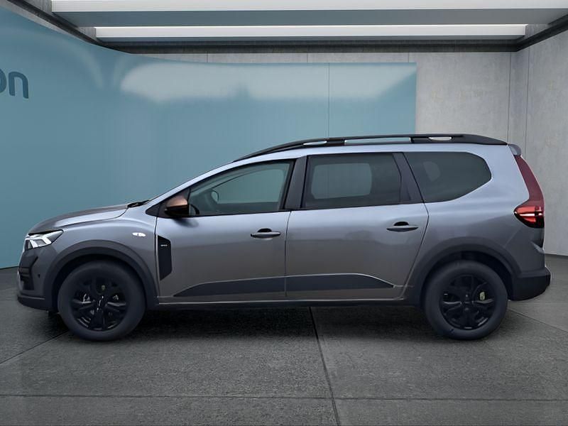 Neu Dacia Jogger 101 PS (74 kW) 2025 Grau Van / Kleinbus