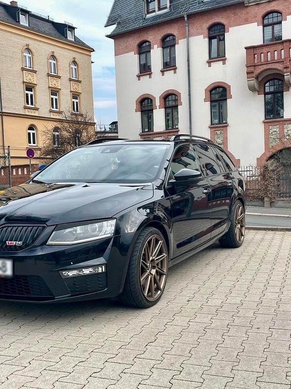 Gebraucht Skoda Octavia 184 PS (135 kW) 2015 Schwarz Kleinwagen