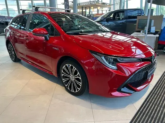 Gebraucht Toyota Corolla Team 122 PS (89 kW) 2020 Karminarot metallic Kombi