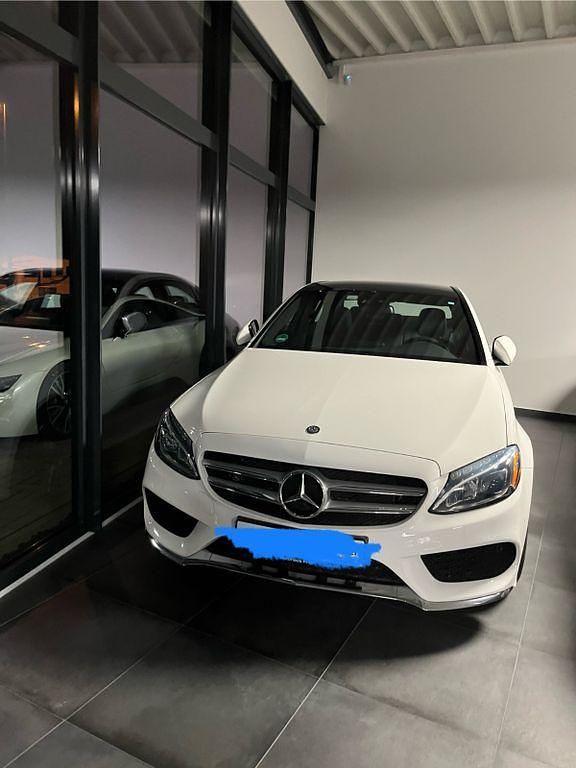 Weiß Gebraucht 2016 Mercedes C300 AMG line Limousine | 23.500 € (Fairer Preis) - Bild 1/4