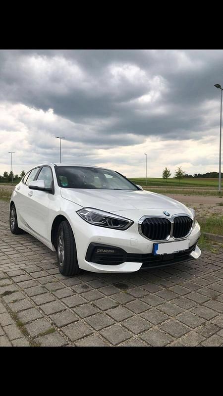 Weiß Gebraucht 2019 BMW 116 Kleinwagen | 16.200 € (Fairer Preis) - Bild 1/4