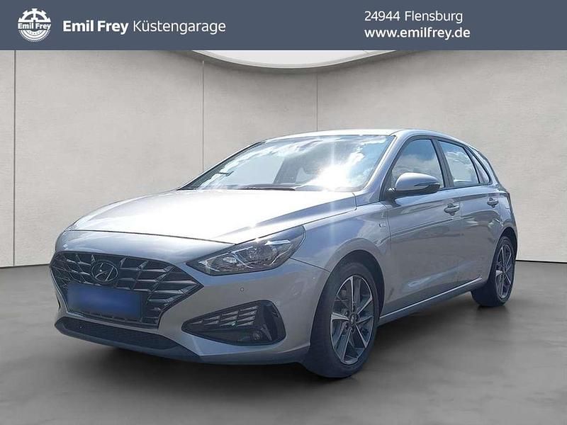 Silber Gebraucht 2023 Hyundai i30 Trend Limousine | 14.980 € (Superpreis) - Bild 1/4