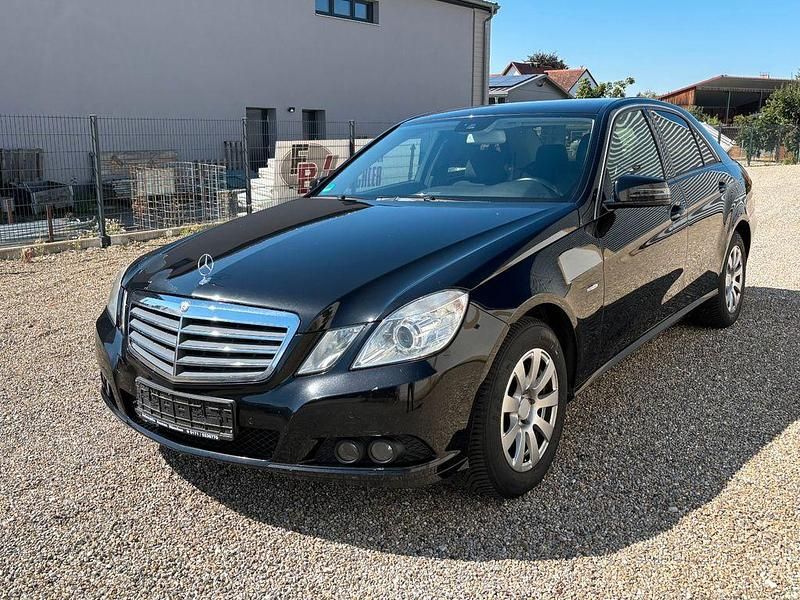 Schwarz Gebraucht 2010 Mercedes E350 Limousine | 9.900 € (Guter Preis) - Bild 1/4