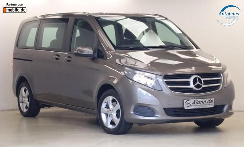 Grau Gebraucht 2018 Mercedes V220 Van / Kleinbus | 38.999 € (Superpreis) - Bild 1/4