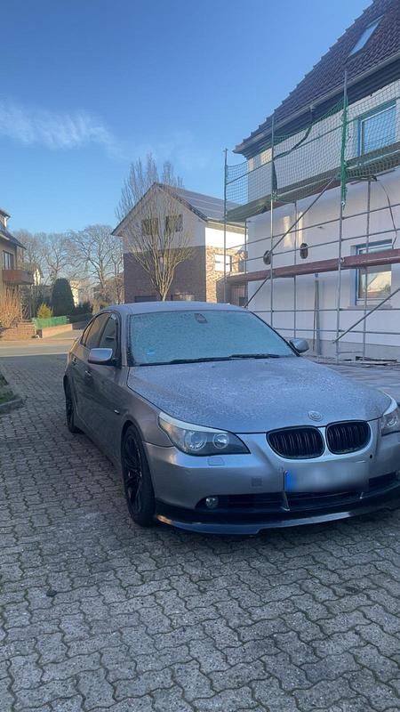 Gebraucht BMW 530 218 PS (160 kW) 2005 Silber Limousine
