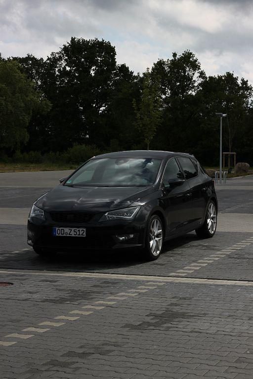 Schwarz Gebraucht 2014 Seat Leon FR Limousine | 9.800 € (Guter Preis) - Bild 1/4