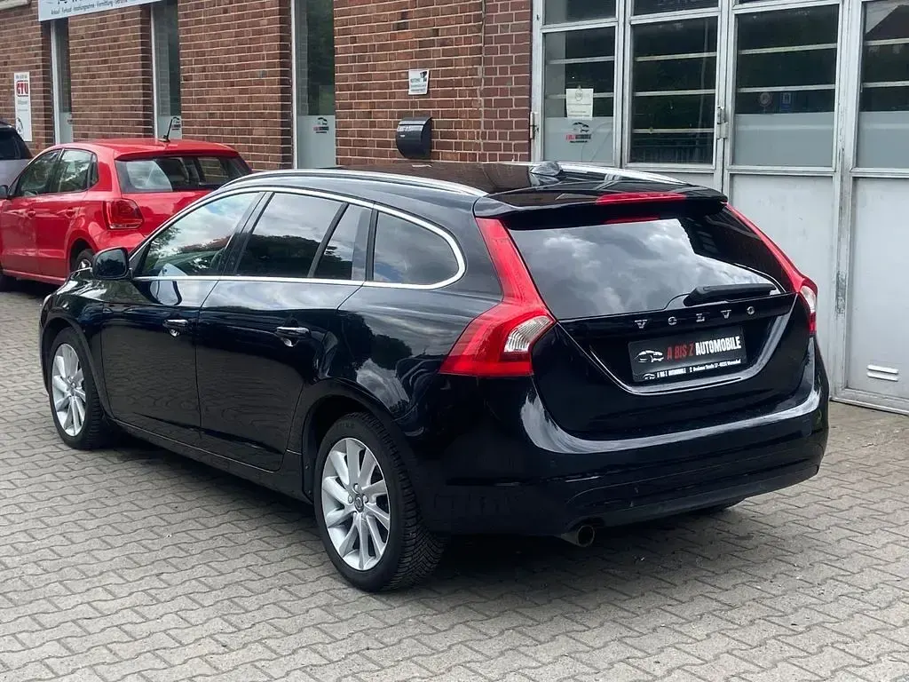 Gebraucht Volvo V60 Summum 114 PS (83 kW) 2015 Schwarz Kombi