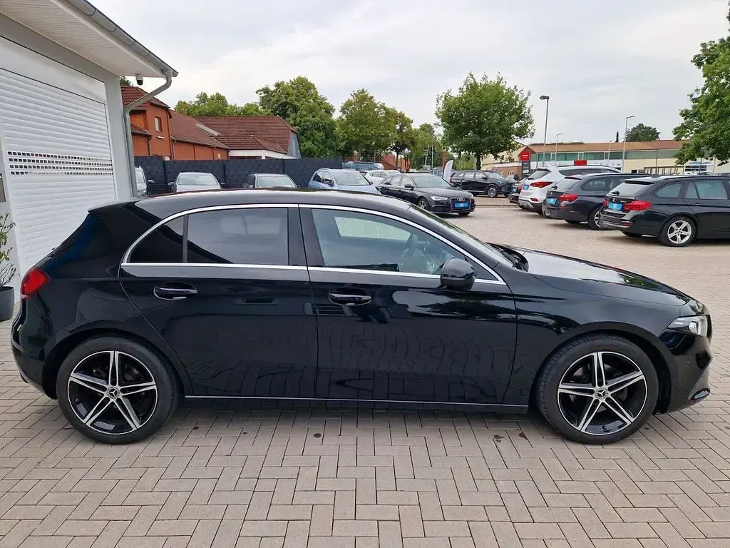 Gebraucht Mercedes A200 Progressive 163 PS (119 kW) 2018 Schwarz Limousine