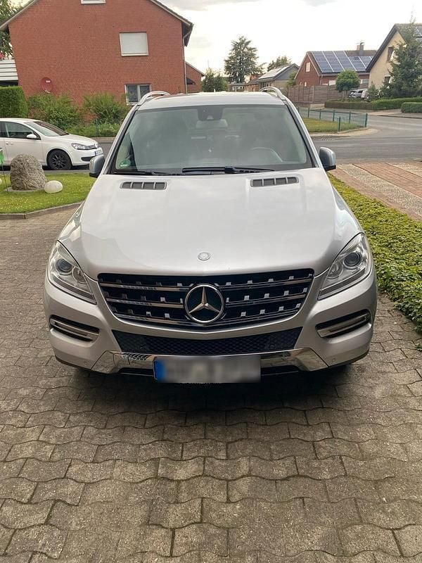 Silber Gebraucht 2011 Mercedes ML350 SUV | 20.500 € (Guter Preis) - Bild 1/4