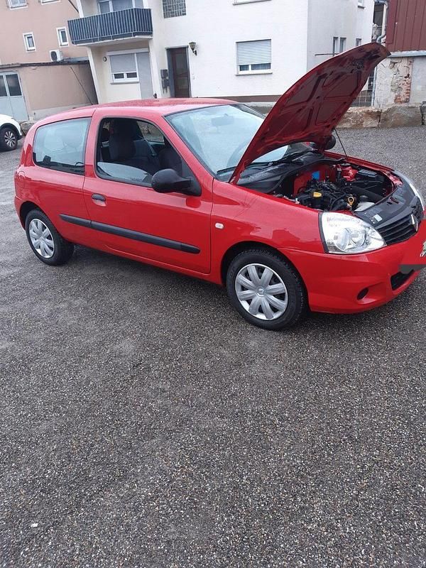Rot Gebraucht 2009 Renault Clio II Campus Limousine | 2.650 € (Fairer Preis) - Bild 1/4