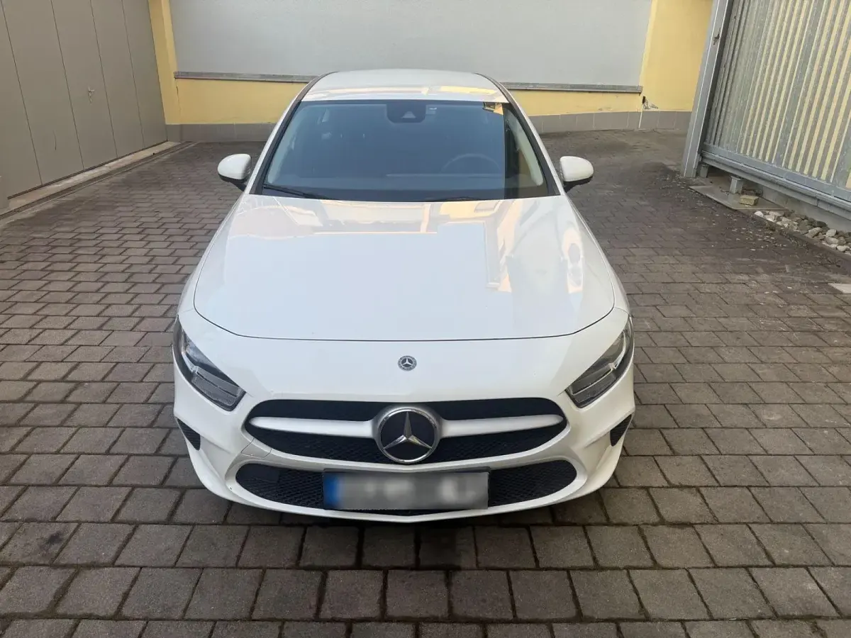 Gebraucht Mercedes A160 109 PS (80 kW) 2019 Weiß Limousine