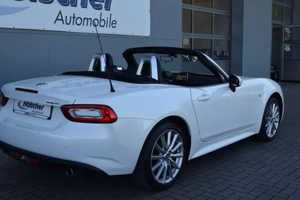 Gebraucht Fiat 124 Spider 140 PS (102 kW) 2019 Crystal white Cabrio